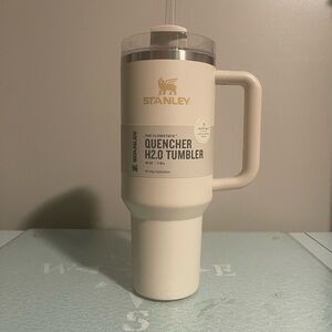 Stanley Flowstate Quencher H2.0 Tumbler 40 oz Hearth & Hand Best Beige